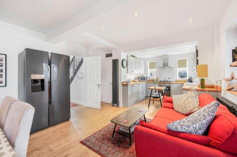 Kitchen/ Dining Room