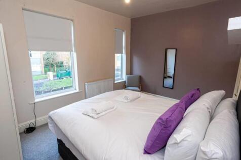 BEDROOM 1.jpg
