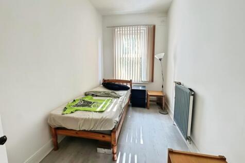pbox-bedroom-323482.jpeg