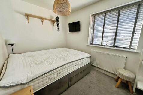 pbox-bedroom-341761.jpeg
