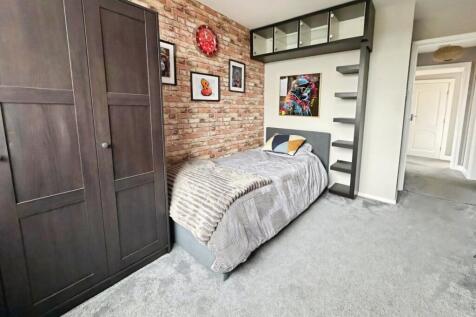 pbox-bedroom-351382.jpeg