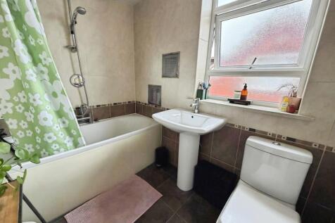 pbox-bathroom-351382.jpeg