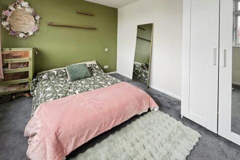 pbox-bedroom-351382.jpeg