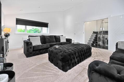 1 Woodstock Drive Lounge (4).jpg