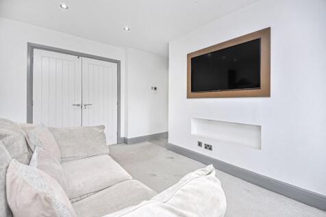 1 Woodstock Drive Bedroom 1 (1).jpg