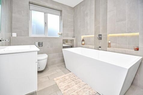 1 Woodstock Drive Bathroom (1).jpg