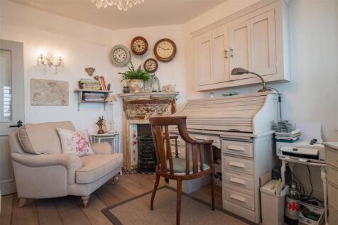 Front Reception Room/Guest Bedroom
