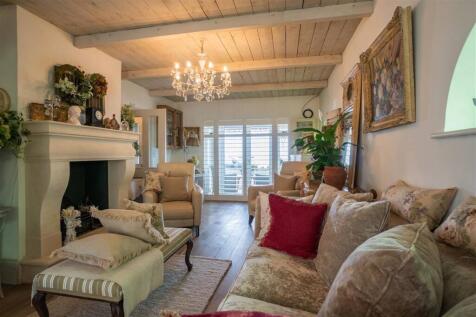 Open Plan Lounge/Dining Room