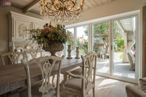 Open Plan Lounge/Dining Room