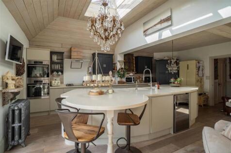 Luxury Kitchen and Breakfast Room