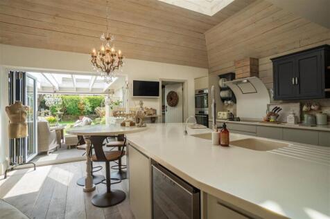 Luxury Kitchen and Breakfast Room