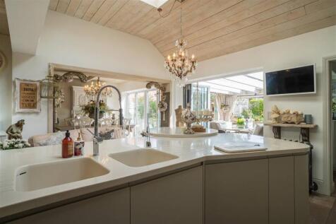Luxury Kitchen and Breakfast Room