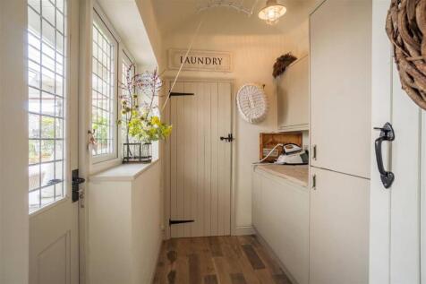 Laundry Room with Cloakroom