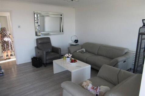 West facing (L shaped) Lounge