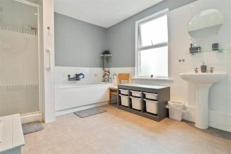 Bathroom/Shower/WC