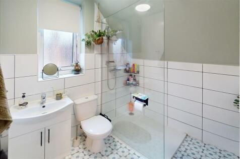 Bathroom (1).jpg