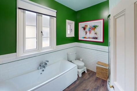 Bathroom (2).jpg