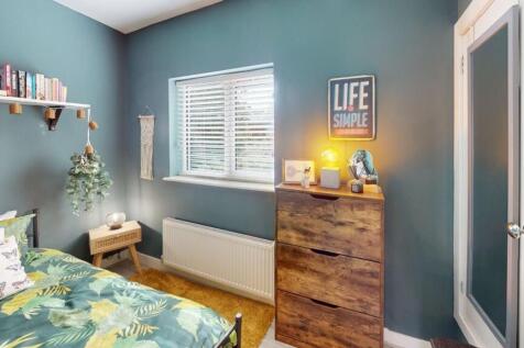 6-Earl-Street-Bedroom 1.jpg