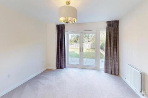 Lennard-Close-Living-Room-Defurnished 1.jpg