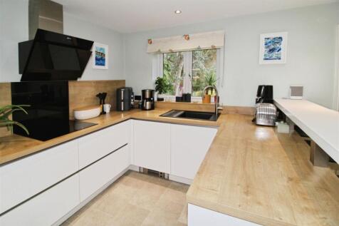 KITCHEN / BREAKFAST ROOM