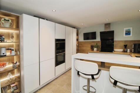 KITCHEN / BREAKFAST ROOM