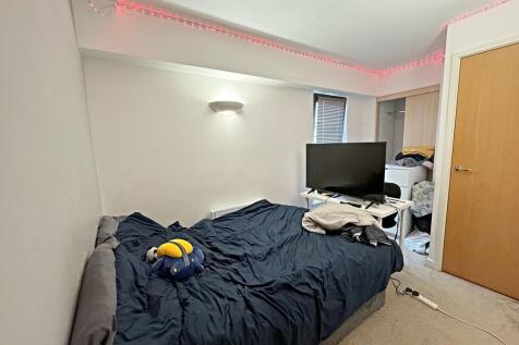 bedroom 1b