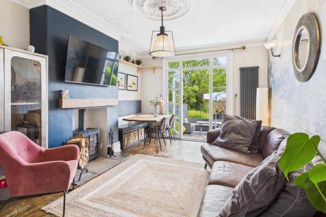 Sitting Room/Dining Room