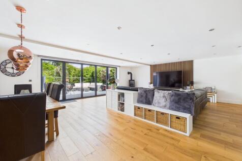 Living/Dining Areas