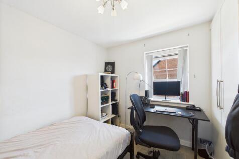 CAM03674G0-PR0564-STILL010