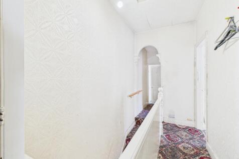 CAM04825G0-PR0128-STILL007