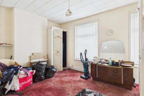 CAM04825G0-PR0128-STILL008