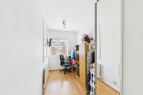 CAM05672G0-PR0023-STILL021