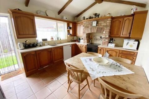 Dining Kitchen: