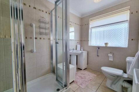 Shower Room: