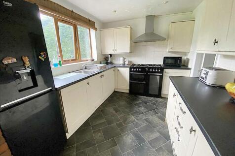 Kitchen: