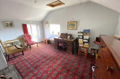 Bedroom 1: