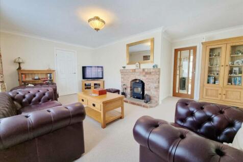 Living Room: