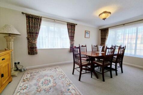 Dining Room: