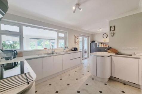 Kitchen: