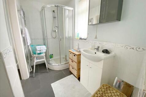 Shower Room: