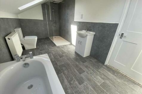 Family Bathroom: