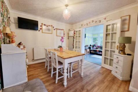 Dining Area:
