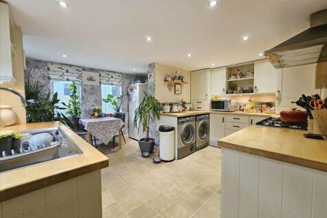Kitchen: