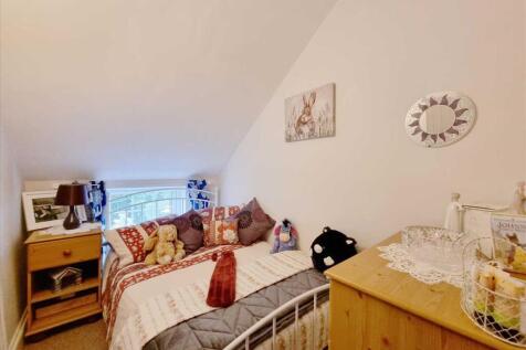 Bedroom 4: