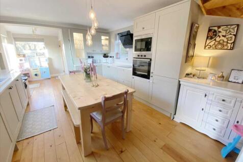 Dining Kitchen: