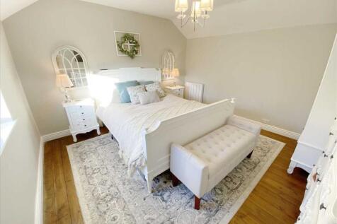 Bedroom 1: