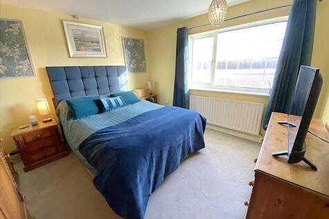 Bedroom 1: