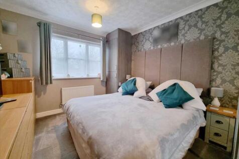 Bedroom 1: