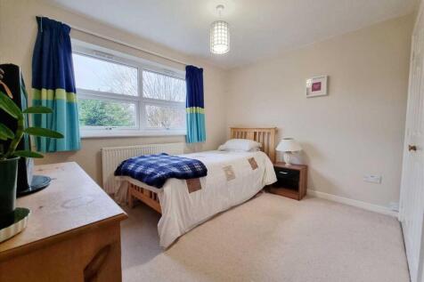 Bedroom 2: