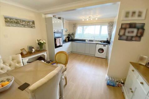 Dining Kitchen: